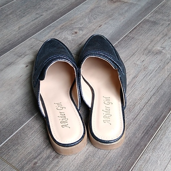 A RIDER GIRL FAUX LEATHER LOAFER MULE SLIDES Size 7.5 - Picture 4 of 14